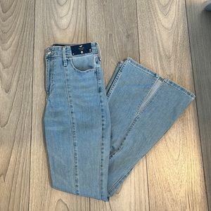 COPY - Hollister High Rise Flare Jeans Split bottom- Size 3S- W26 L29- BRAND NE…